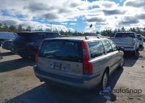 2001 Volvo V70 2.4T из США, поврежденный, VIN YV1SW58D311025931